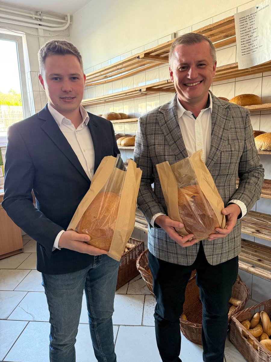 Dzisiaj mialem przyjemność odwiedzić wspólnie z europosłem <a href="/MarSypniewski/">Marcin Sypniewski</a> rozlewnie wody źródlanej Chmielnik Zdrój S.A. oraz ich gospodarstwo ekologiczne.

<a href="/Nowa_Nadzieja_/">Nowa Nadzieja</a>