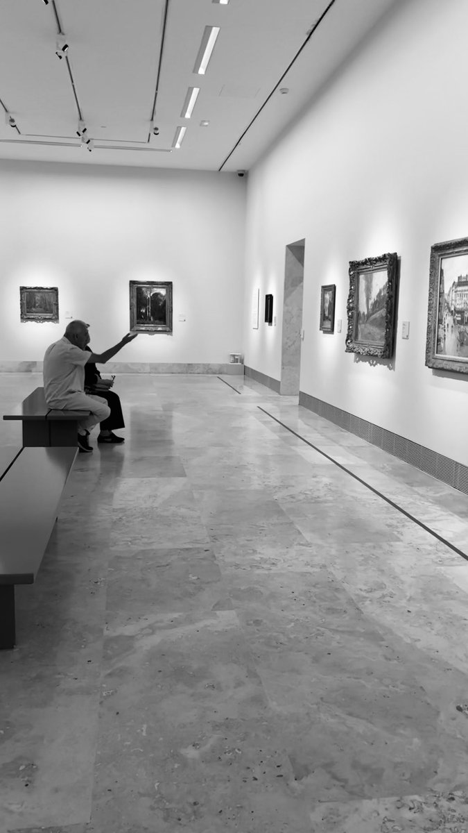 Aurecg7's tweet photo. Gente en un museo siendo eso, gente en un museo. https://t.co/92dXvg9LSw