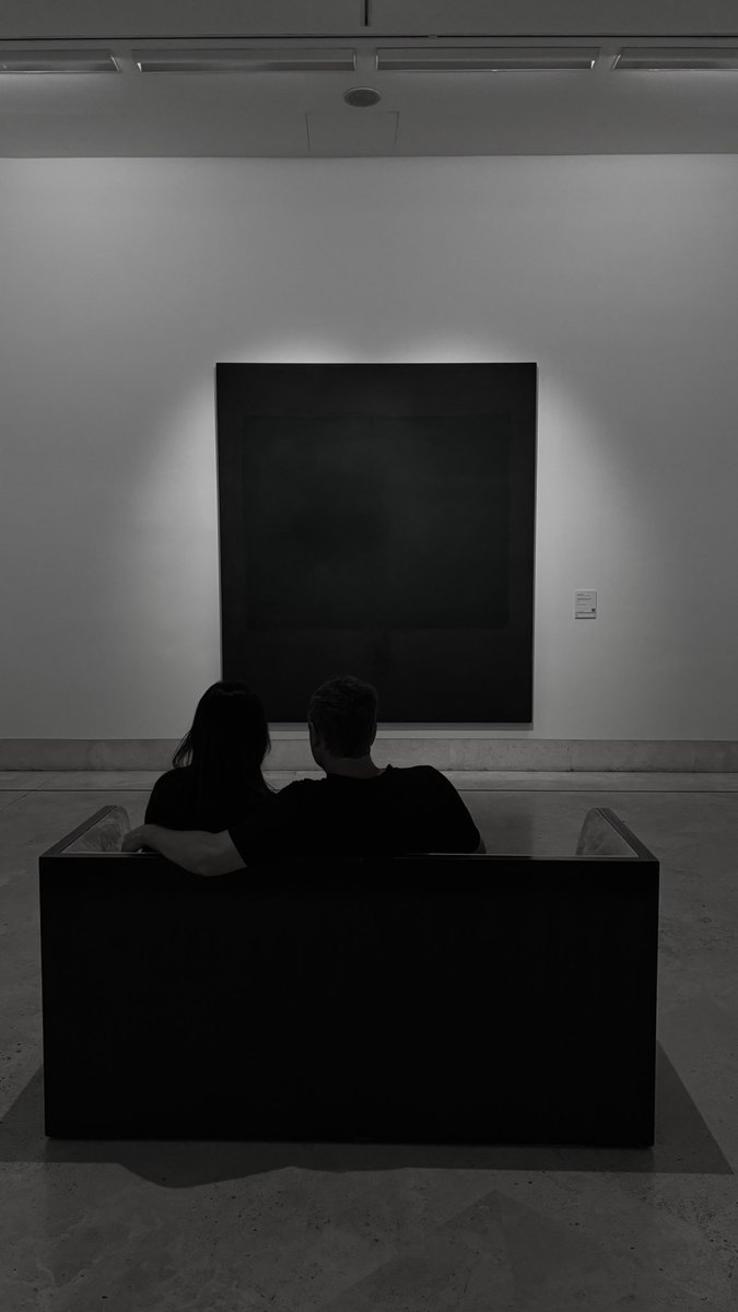 Aurecg7's tweet photo. Gente en un museo siendo eso, gente en un museo. https://t.co/92dXvg9LSw