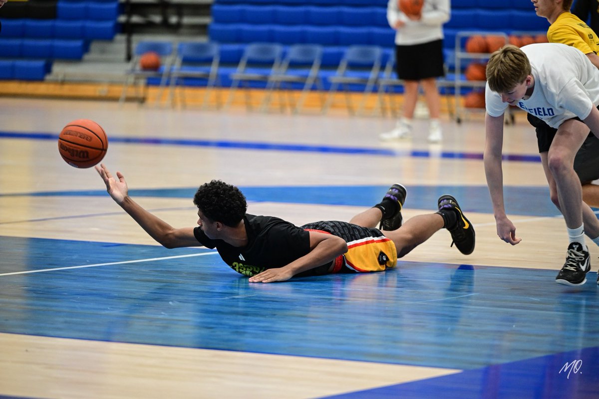 CougarHoops2's tweet photo. DEFENSE. HUSTLE. LEARN. GROW. 🔵🟡
Always working to be Better Than Yesterday. 🏀⚔️
#cougarpride #gccougars #cougarbasketball #earnit #betterthanyesterday https://t.co/YVxb5FXTW1