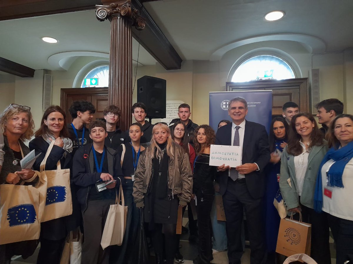 GreeceinUK's tweet image. Happy #EuropeanDayofLanguages! Delighted to have participated yesterday in the celebration of #EuropeanDayofLanguages2025,together with the Greek Library of London.Ambassador Yannis Tsaousis welcomed the students and teachers of the 🇬🇷Secondary School of London.
@EUdelegationUK