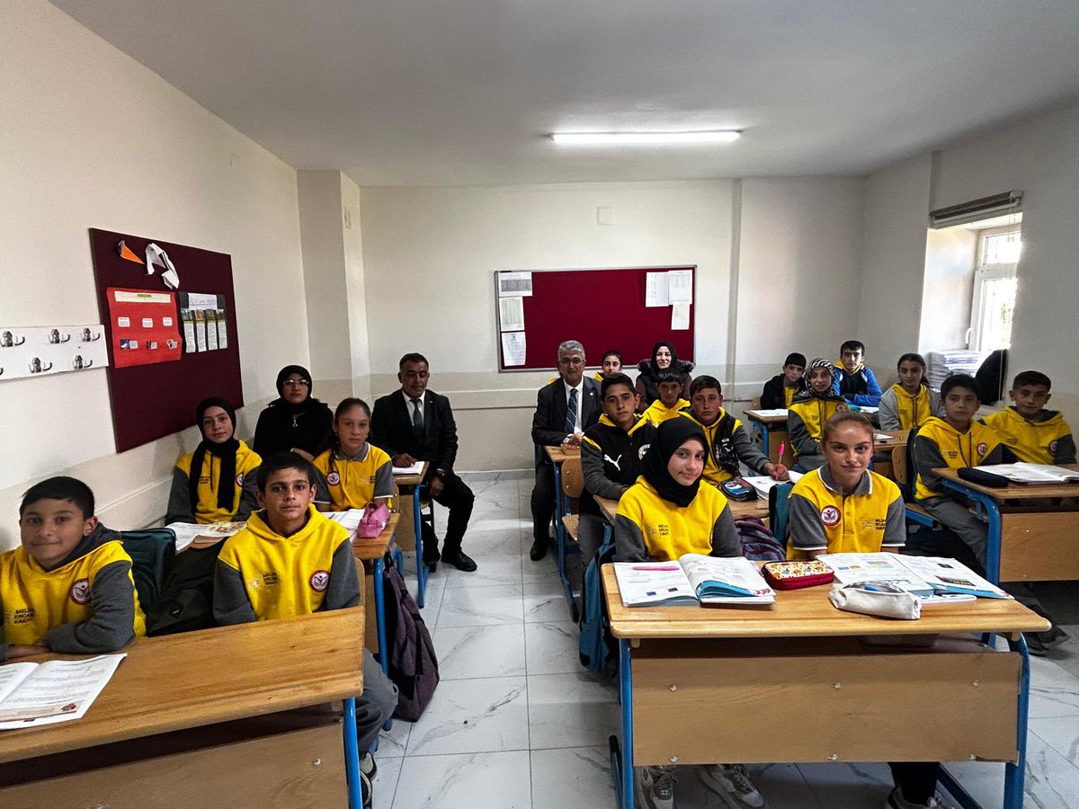 Kadim şehrimizin manevi kültürünün yaşatıldığı müstesna beldemiz Güzelova mahallesi (Tufanç köyü) ziyaretimizde İlk ve Ortaokuldaki eğitim elçilerimizin üstün emek ve gayretlerine tanıklık ettik. Doğal ortamları dersliklerde bir araya geldiğimiz yavrularımızın istek ve