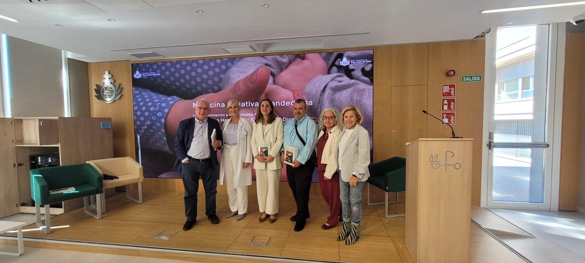 La @AMCPaliativo, junto a @secpal y ATSYS en la presentación del libro Medicina Paliativa Juandediana del Dr. Jacinto Bátiz director del Instituto para Cuidar Mejor del Hospital San Juan de Dios de Santurtzi (Bizkaia)