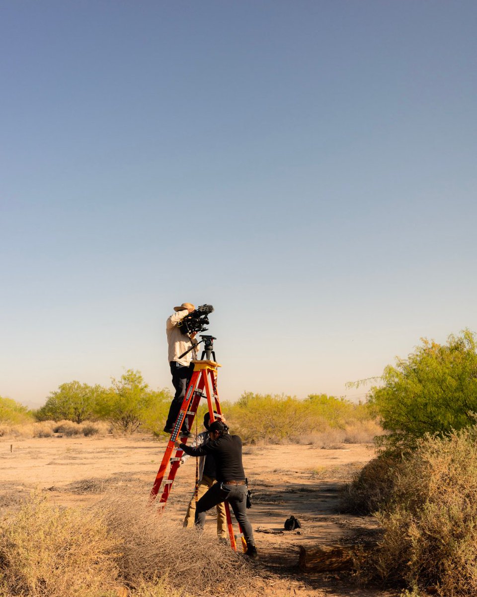 peoplesTV's tweet image. On the ground with @ArtBioCollab, we documented their Science Murals initiative, turning city walls into windows of discovery and bringing their vision of El Paso as the science mural capital of the world to life🌼 🌸 

📸 BTS Photography: Jeff Mercado
For @SimonsFdn