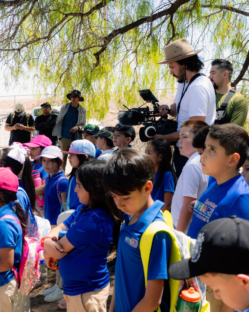 peoplesTV's tweet image. On the ground with @ArtBioCollab, we documented their Science Murals initiative, turning city walls into windows of discovery and bringing their vision of El Paso as the science mural capital of the world to life🌼 🌸 

📸 BTS Photography: Jeff Mercado
For @SimonsFdn