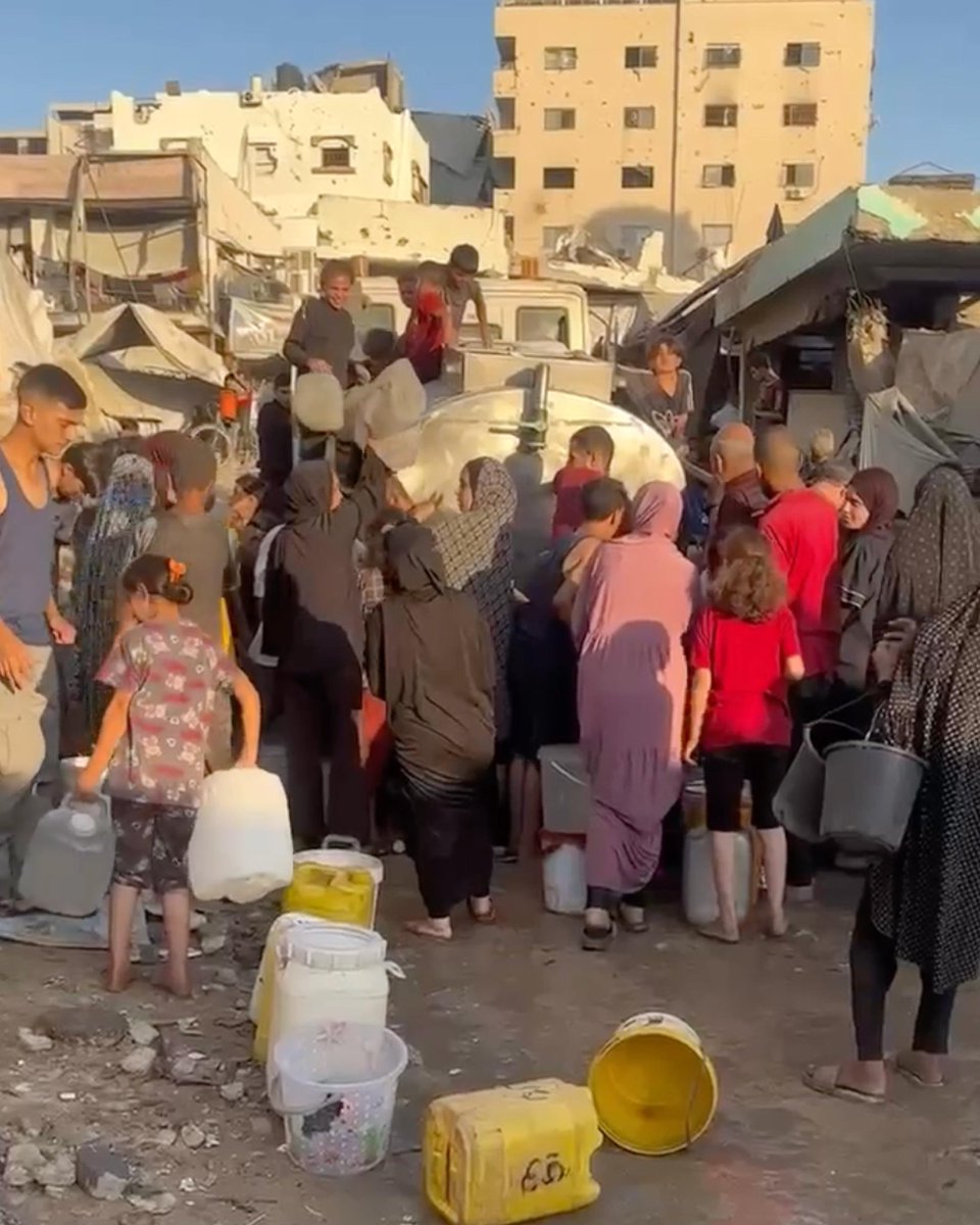 Donate_Directly's tweet image. Proof, not promises.

💧 1,000’s of litres of clean water delivered directly to Gaza’s displaced families every single day.

✂️ No middlemen. No delays. Just life-saving water in their hands.

👉 Keep it flowing: shop.donatedirectly.com/products/water…

#ProofNotPromises #DonateDirectly #Gaza
