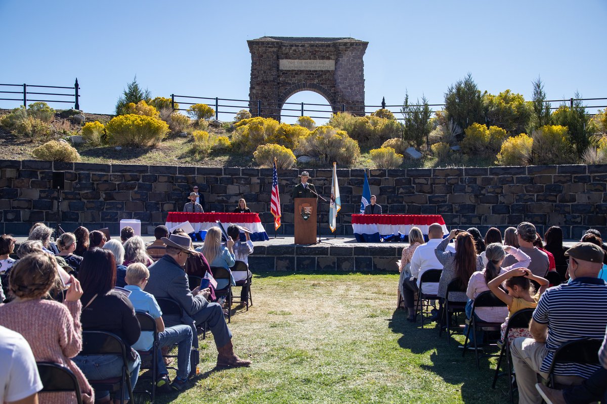 YellowstoneNPS's tweet photo. Give a big welcome and congratulations to our new fellow United States citizens! 🥳

This week, 41 people from 20 countries, including Belgium, Brazil, Burma, Canada, El Salvador, Germany, Jamaica, Mexico, New Zealand, Pakistan, Panama, Philippines, Russia, Slovakia, South Korea, Sweden, Thailand, United Kingdom, Venezuela, and Vietnam took the Oath of Allegiance beneath the Roosevelt Arch in Gardiner, Montana.