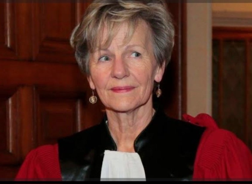 GardeTricolore's tweet image. La présidente du #Tribunal de #Paris Nathalie Gavarino, qui a condamné Nicolas #Sarkozy à 5 ans de prison avait manifesté contre lui en 2011.
Impartialité ? Non.
Ce jugement est un procès #politique déguisé.
#NathalieGavarino #Justice #France #Corruption #Procès #JusticePolitisée