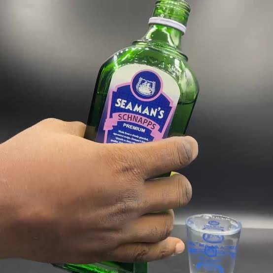 adeewunmii's tweet image. Life don hard pass the Hollandia yoghurt wey una dey drink.