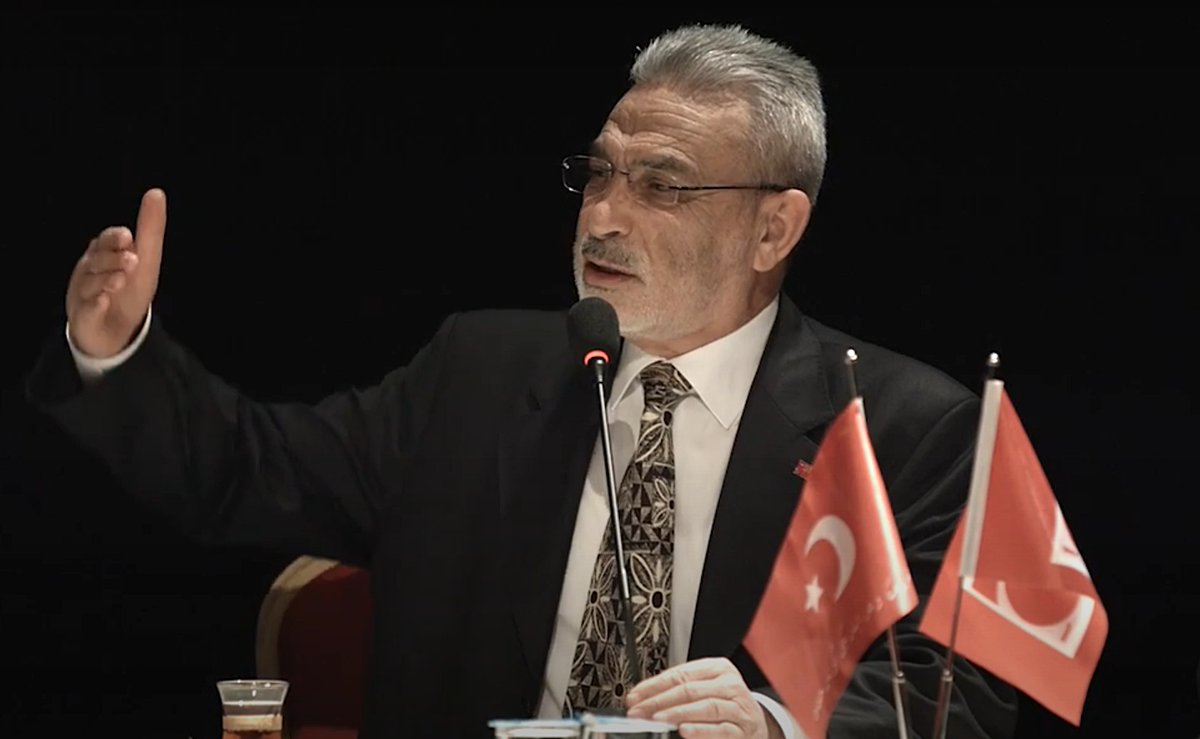 "İnsan için önüne çıkan bütün yollar 'yürünebilir' yollar ise o insan artık kaybolmuştur."

İsmet ÖZEL