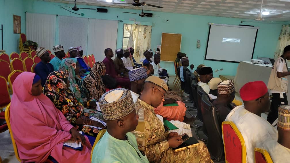 PnudNiger's tweet image. 🎣#Diffa: un atelier de concertat° réunit les acteurs de la pêche pour co-construire un plan intégré de dévelopment de la filière.

En appui à la souveraineté alimentaire,@PnudNiger accompagne l’élaborat° de ce PDI, qui servira de cadre de référence commun à tous les partenaires.