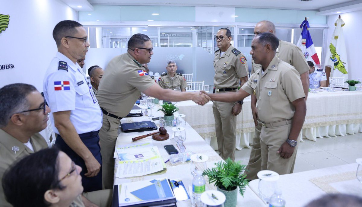 UNADE_RD's tweet image. La UNADE reafirma su rol como universidad al servicio de la nación, comprometida con la investigación, docencia y extensión en defensa y seguridad, alineada a los intereses estratégicos de la República Dominicana.
#UNADE #EducaciónMilitar #SeguridadNacional