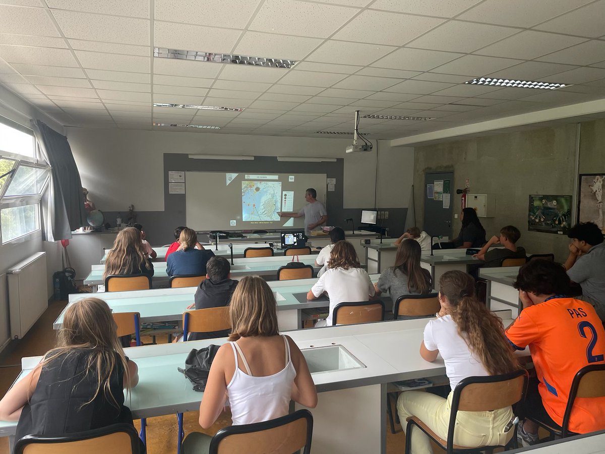 M.Portaz de <a href="/citaportivechju/">Cità di Portivechju</a> est venu expliquer les risques majeurs auxquels la commune est exposée #svt <a href="/bernard_capelli/">Bernard_Capelli</a> <a href="/accorse/">Académie de Corse</a>