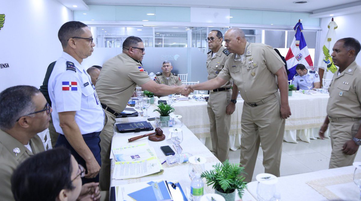 UNADE_RD's tweet image. 🇩🇴 | La @UNADERD celebró la IX Sesión del Consejo Superior Universitario, reafirmando su compromiso con la excelencia académica en defensa y seguridad, bajo los lineamientos del @MDefensaRD que encabeza el Tte. Gral. Carlos Antonio Fernández Onofre, ERD.
#UNADE