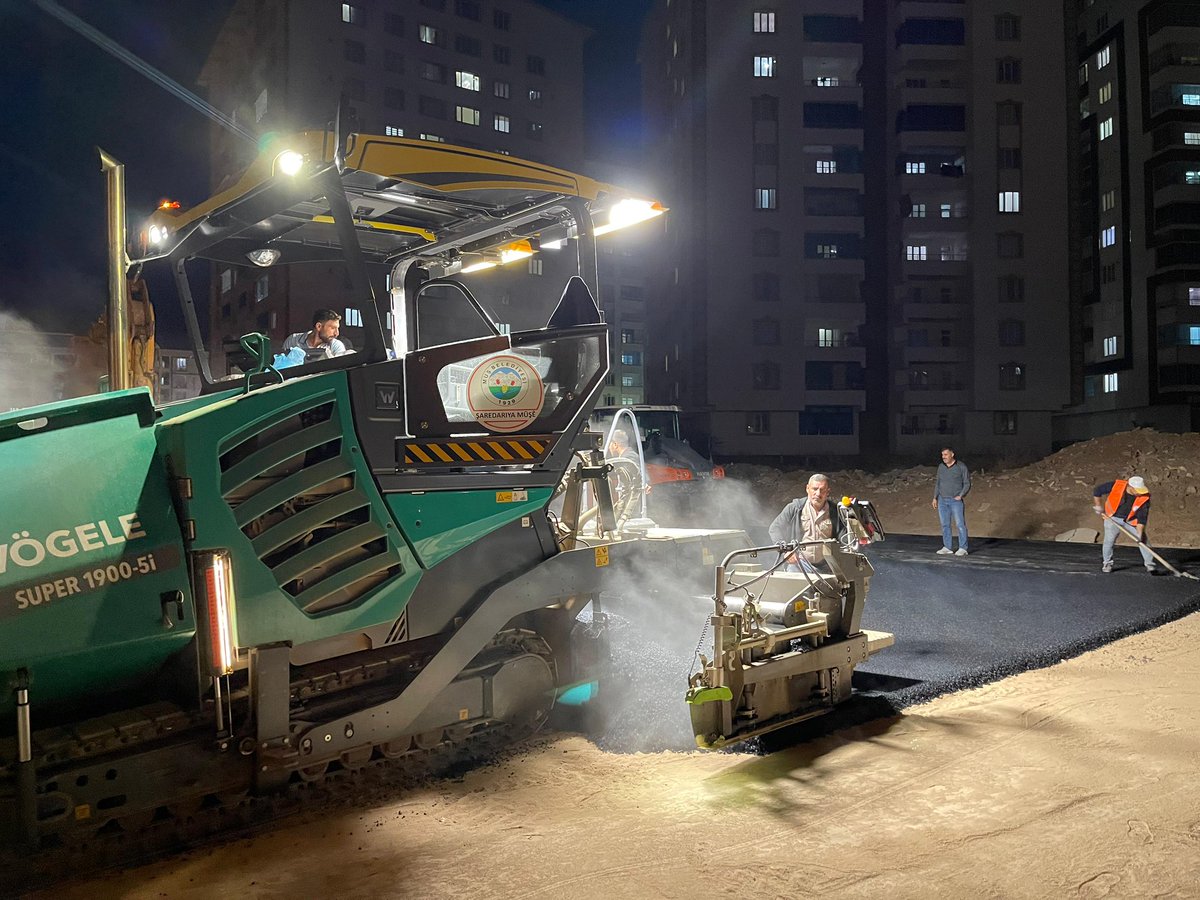 📍 Zafer Mahallesi – Gece Mesaisi

Fen İşleri Müdürlüğü ekiplerimiz, vatandaşlarımızın daha güvenli ve konforlu bir ulaşım imkanına kavuşması için gece saatlerine kadar asfalt serim çalışmalarını sürdürüyor.

Bu akşam çalışmaları yerinde inceleyerek kıymetli mesai