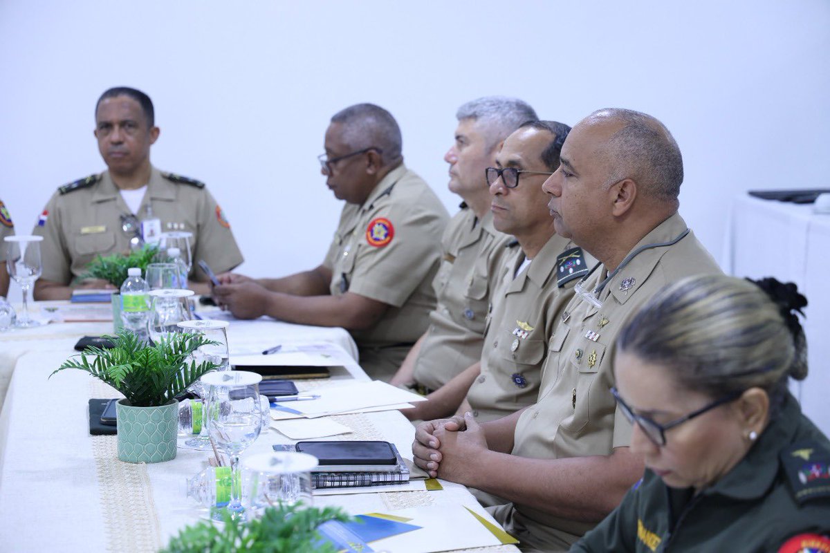 UNADE_RD's tweet image. La sesión fue presidida por el M.G. Rafael Vásquez Espínola, ERD, PhD, rector de la UNADE, quien destacó los avances en investigación, tecnología y formación estratégica, así como los retos institucionales de cara al fortalecimiento académico nacional.
#DefensaRD