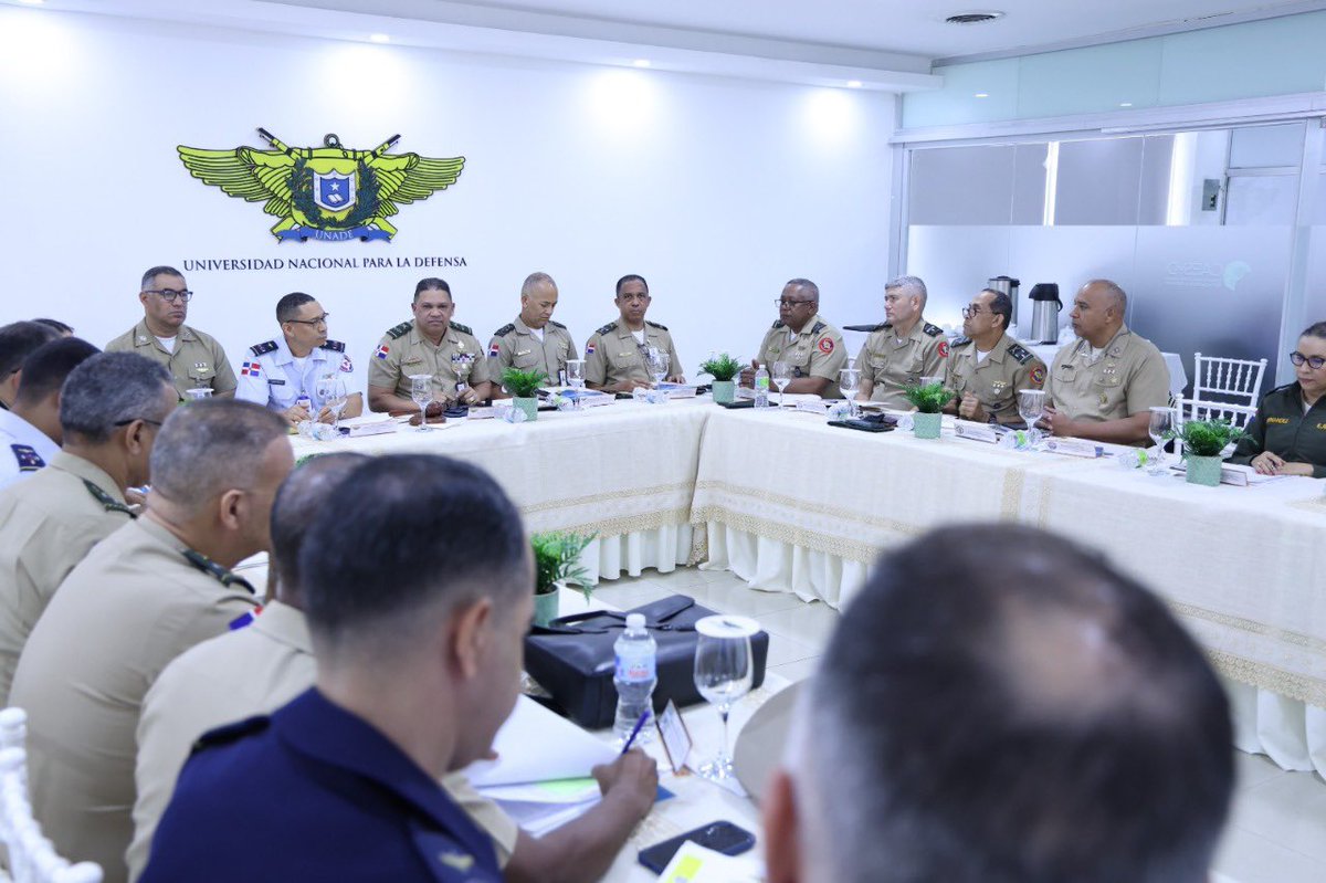 UNADE_RD's tweet image. La sesión fue presidida por el M.G. Rafael Vásquez Espínola, ERD, PhD, rector de la UNADE, quien destacó los avances en investigación, tecnología y formación estratégica, así como los retos institucionales de cara al fortalecimiento académico nacional.
#DefensaRD