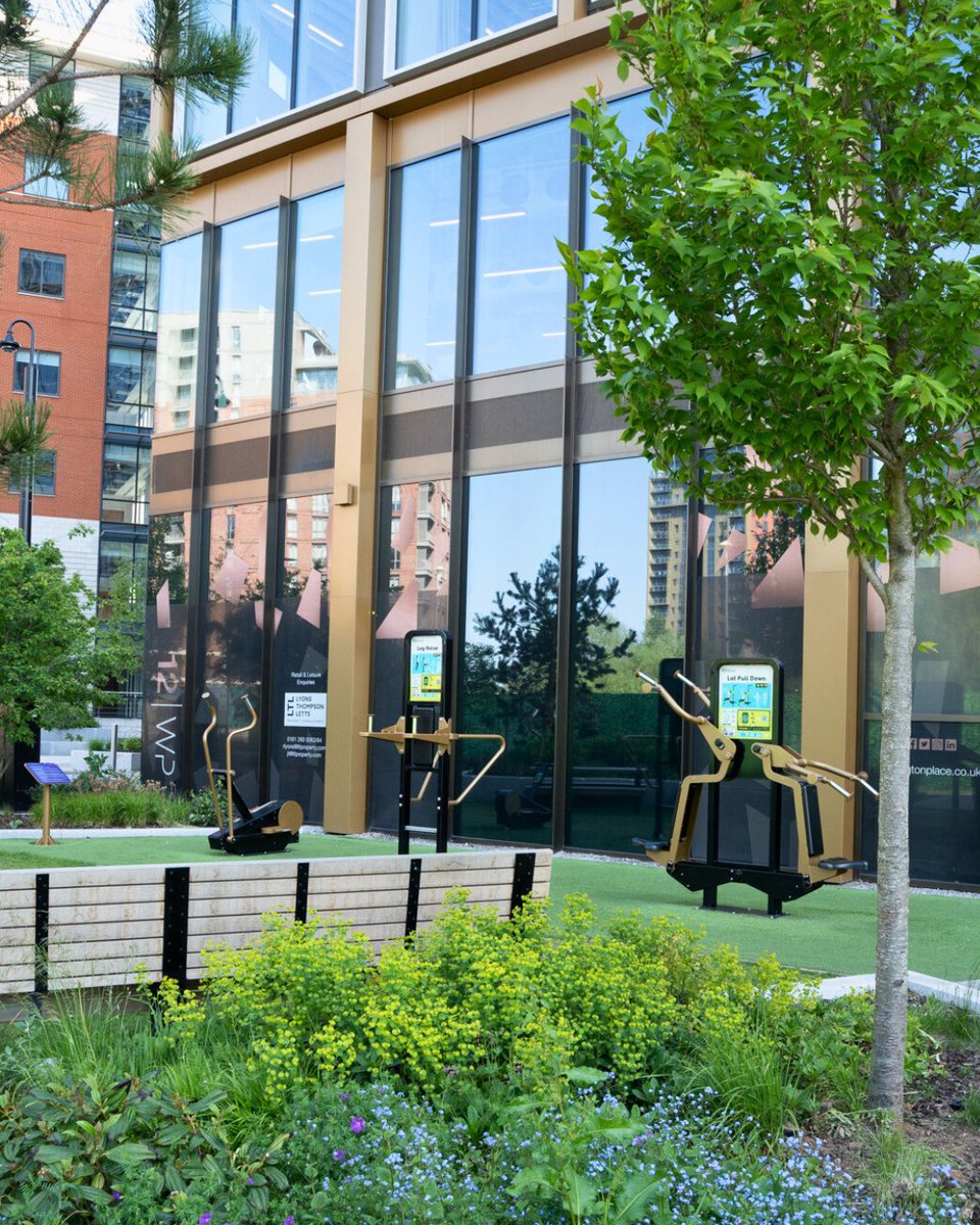 wp_leeds's tweet photo. Weβve struck GOLD! π
Wellington Place has won Gold at the Yorkshire in Bloom awards in the Large Business category!
Huge thanks to our landscaping team, partners, and community for helping WP flourish πΏπ
#YorkshireInBloom https://t.co/pNmI1ulF1R
