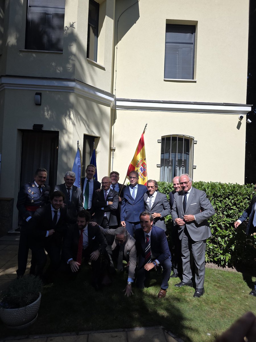 LiborSecka's tweet image. National holiday reception 
#Madrid. Happy to celebrate with so many good friends wishing to extinguish fires and to build bridges. 
@CzechEmbMadrid