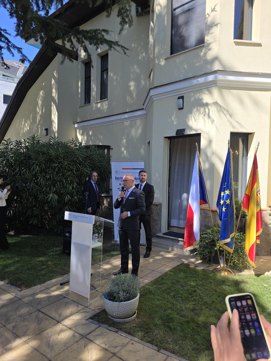 LiborSecka's tweet image. National holiday reception 
#Madrid. Happy to celebrate with so many good friends wishing to extinguish fires and to build bridges. 
@CzechEmbMadrid