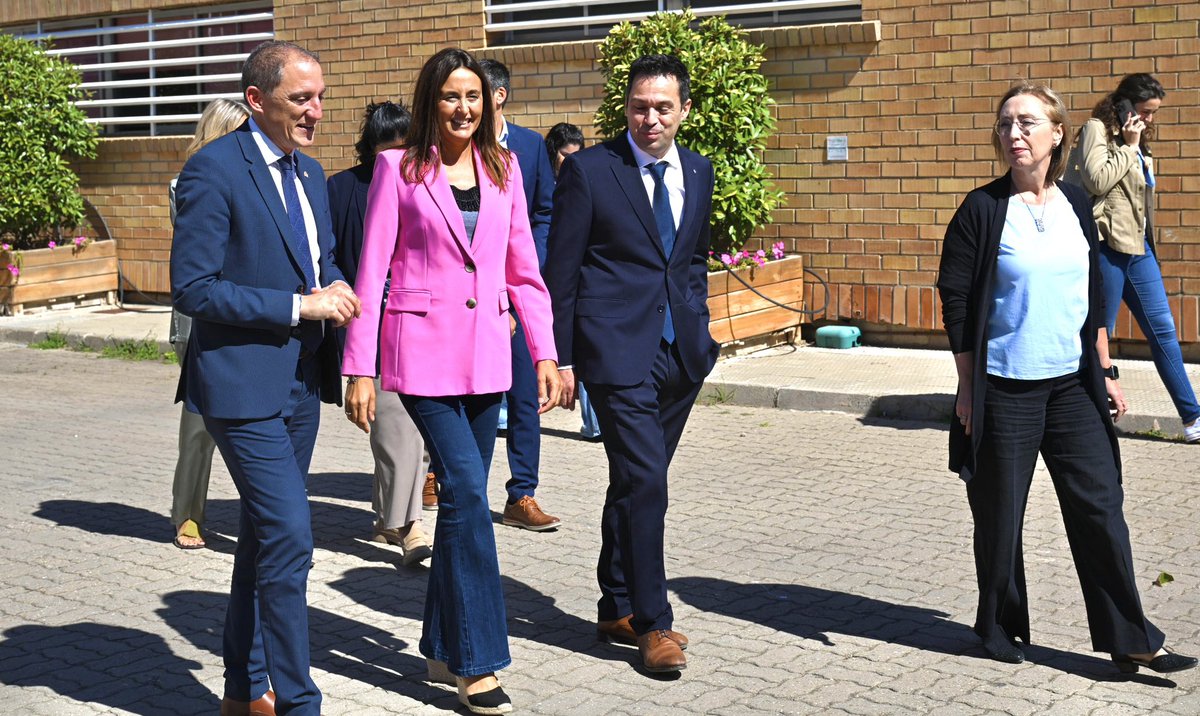 eniubo's tweet photo. L’Escola d’Hoteleria i Turisme de Lleida @eschotur és un centre integrat de referència de la formació professional a les terres de ponent, que participa activament en múltiples programes d’innovació, i amb una forta vinculació a l’entorn professional i el sector. Ha estat un plaer dinar al vostre restaurant pedagògic, i agraeixo a l’equip directiu la trobada que hem pogut mantenir. Enhorabona per la vostra vocació i per la qualitat del vostre projecte!