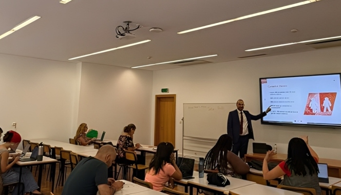 ⚖️✨ En Lisboa, el Dr. Luis Arriaga Valenzuela, S.J., Rector de la IBERO, compartió con estudiantes de la Universidade NOVA cómo la perspectiva de género en la justicia puede transformar estructuras y abrir paso a cambios sociales de fondo.

👉 acortar.link/LVrdPV