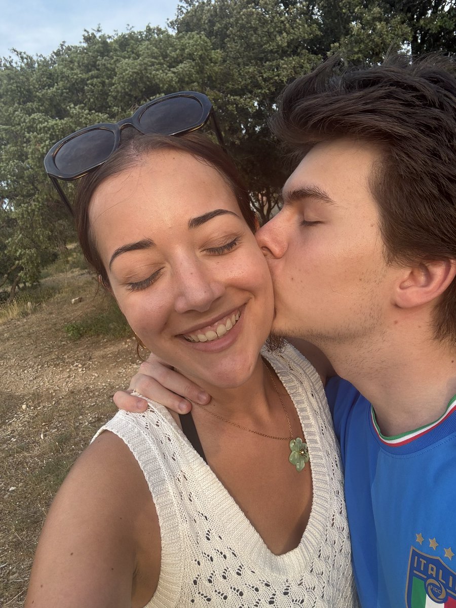 cliia_'s tweet image. how it started vs how it's going lol on pue (l'amour)