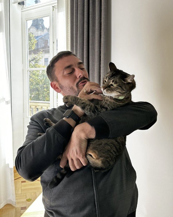 В гостях у привітного <a href="/AndriySadovyi/">Андрій Садовий</a>.

Пане Андрію, чому у Левчика немає власного твітера? Недопрацювання!