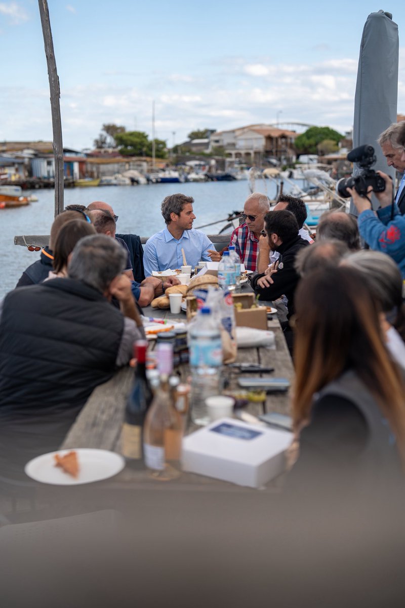 GabrielAttal's tweet image. À Sète, dans l’Hérault, échange direct avec nos pêcheurs.

En Méditerranée comme sur l’ensemble de notre littoral, ils sont au cœur de l’identité et de la puissance de la France. 

Ils me trouveront à leur côté pour défendre leur place et leur modèle, sortir des injonctions…