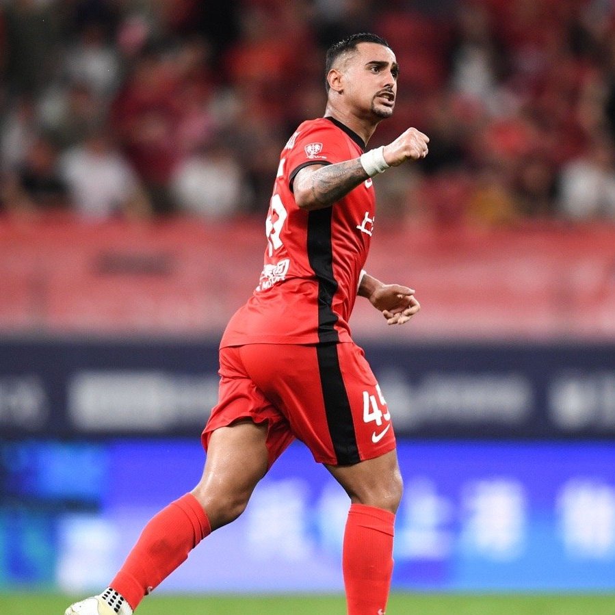 CSLBrasil's tweet image. DE VOLTA À LIDERANÇA!

Com dois gols de Leonardo e um de Li Shuai, o Shanghai Port venceu o Wuhan Three Towns por 3x2 e voltou para o topo da tabela

Zhong Jinbao e Gustavo Sauer marcaram para o Wuhan