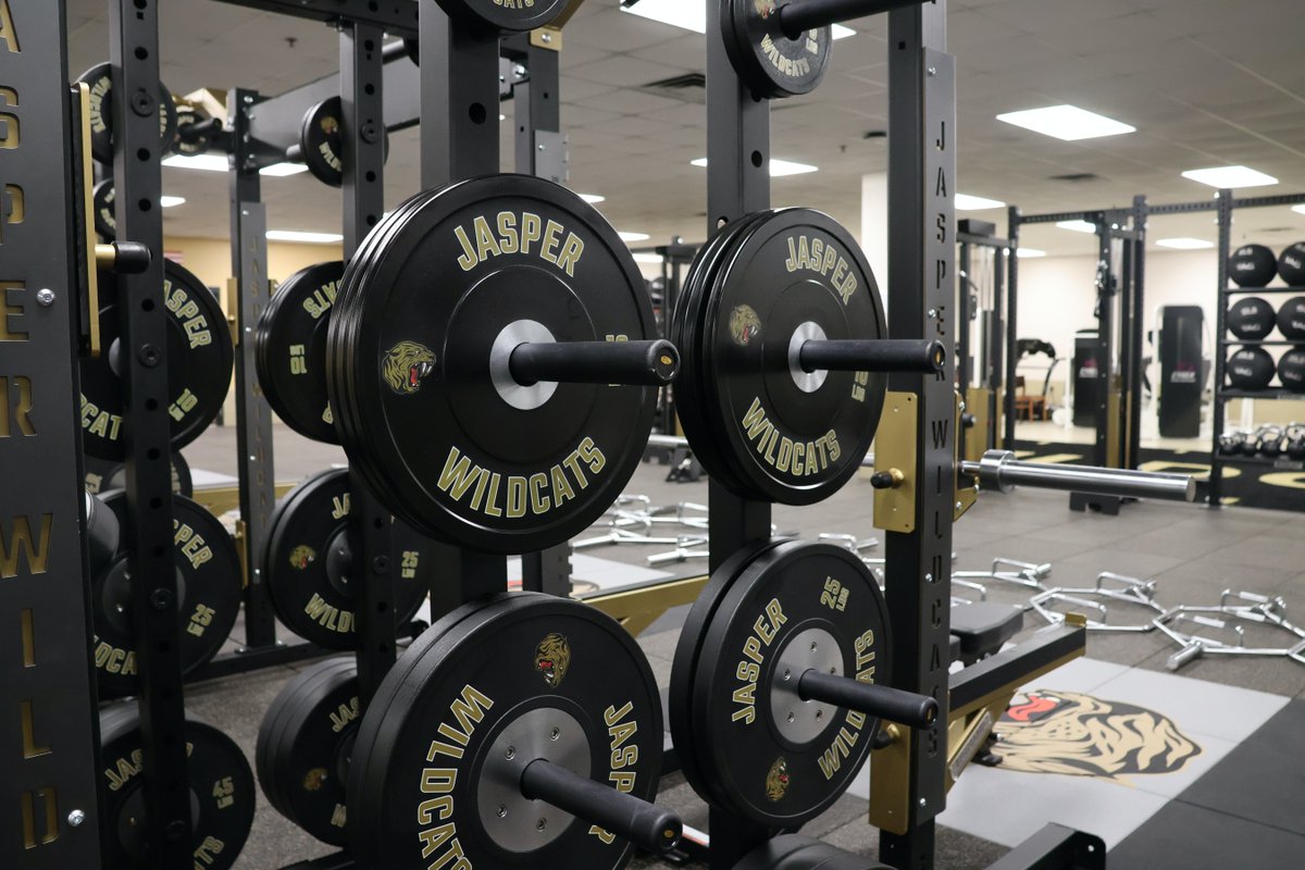 DFSGetEquipped's tweet image. A massive transformation for Jasper High School in Indiana! From the Ecore custom Ultra Tile and turf to their  Dynamic double half racks and a full lineup of TAG gear, this facility is built for champions. 

Ready to elevate your school&apos;s athletic program? Get in touch!