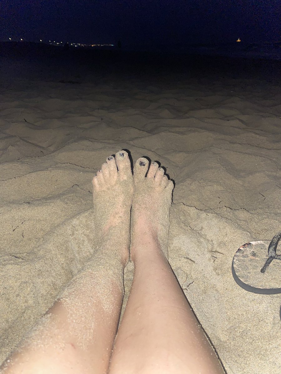 sin4dani's tweet photo. i knowww some loser wants to lick every crumb of dirt off my feet

 dirtyfeet findom finsub goon https://t.co/eNWlkZev6j