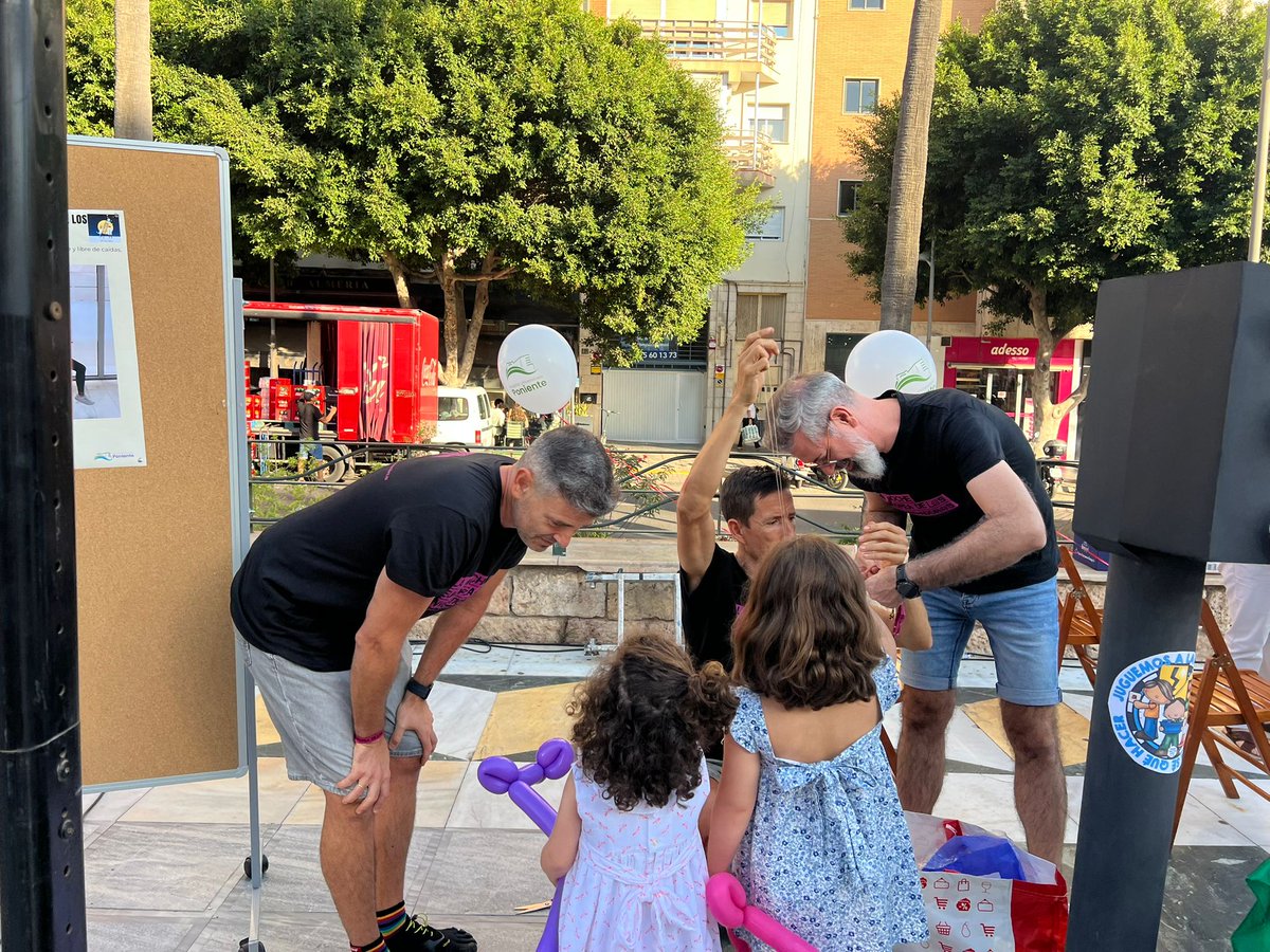 El equipo del #HUnivPoniente, liderado por la Unidad de Apoyo a la Investigación participa en la Noche Europea de los Investigadores con cuatro talleres sobre formulación farmacéutica, prevención de caídas, actividad física y hábitos saludables en la infancia 
#SomosPoniente
