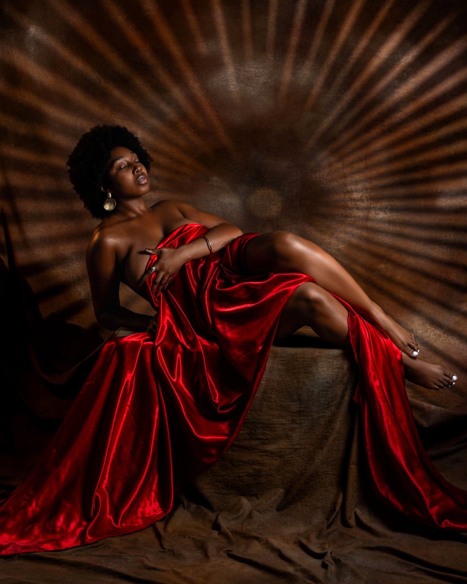 shaysheabutter_'s tweet photo. Shay Shea Butter because 
Intimacy begins with self-care ✨

Our products are made with loving ingredients that enhance the self-care experience and heighten moments of self-intimacy 

https://t.co/eH9QNAr0f8

Model @dashaycarter_  ✨ https://t.co/JhJKitSjFn