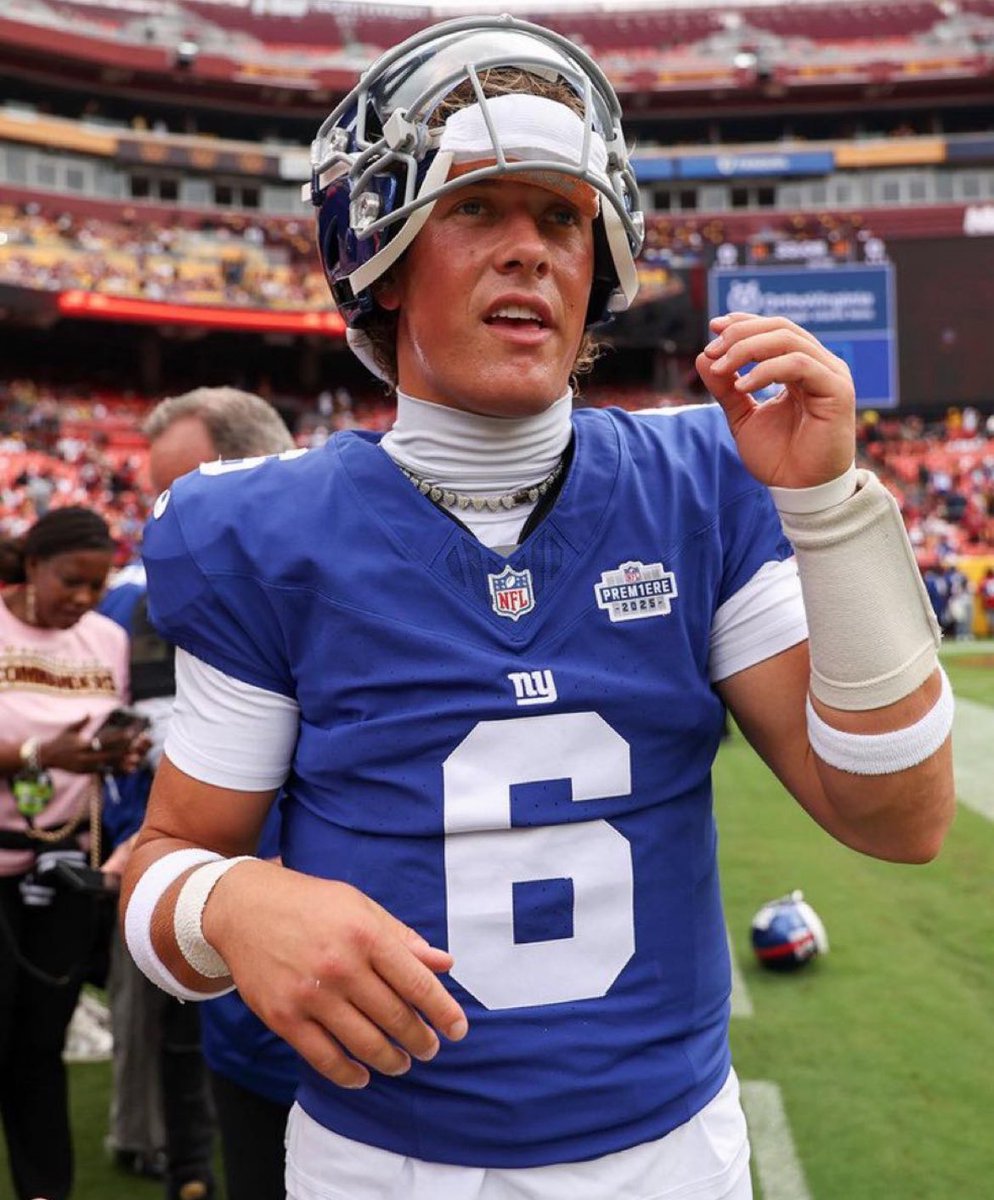 Powerful: Giants’ new starting rookie QB Jaxson Dart called HC Brian Daboll late last night to discuss the team’s Redzone issues.

Daboll told Dart: “Get some sleep. We'll talk about it in the morning.”

The future in New York is BRIGHT 📈