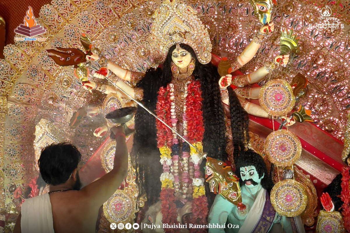 ShriHariMandir's tweet photo. 🔱 Maa Mahishasur Mardini Sandhya Aarti 🪔
📍ShriHari Bagichi | Day 5/10
Yagna Sena - The Vedic Rituals Team
📲+91 70160 35554
#ShardiyaNavratri2025
#VedicRitualsTeam
#YagyaSena | @yagyasena
#SandhyaArti | @PPBhaishri @SriPundrik https://t.co/Lp8qQbMAyN