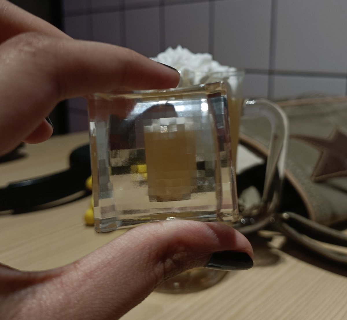 Democrossdc's tweet photo. Yo @pixeluxe88 gifted me this pixel crystal, it turns your surroundings into minecraft, it's pretty and very cool xD
Thank you so much again PixeLuxe! 💛
#pixeluxe #pixelcarystal https://t.co/3GSPld48iN