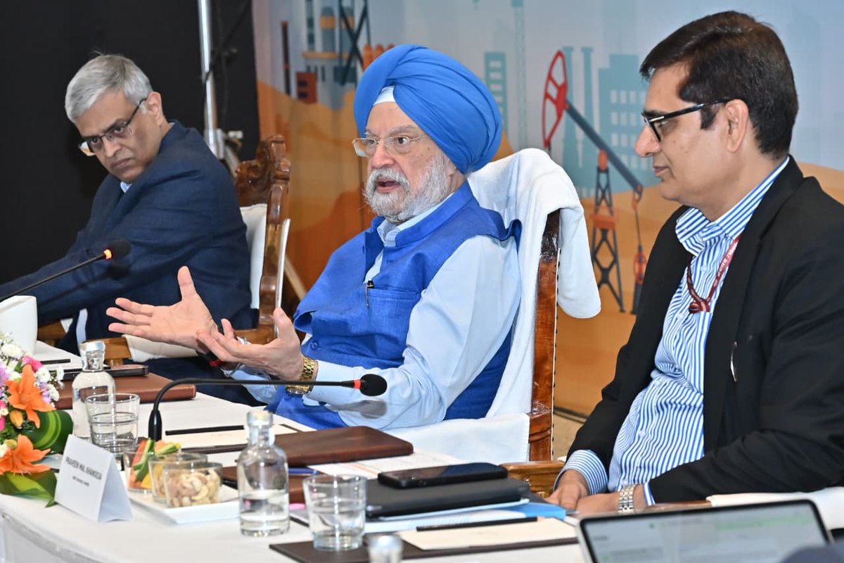 PetroleumMin's tweet image. Day 1 of the Basin Analysis Conference 2025, organized by the Directorate General of Hydrocarbons (DGH) in Mumbai, concluded on a high note.
The cornerstone of the day was the ‘E&amp;amp;P Services: Leadership Roundtable,’ chaired by the Hon’ble Minister of Petroleum &amp;amp; Natural Gas, Shri…