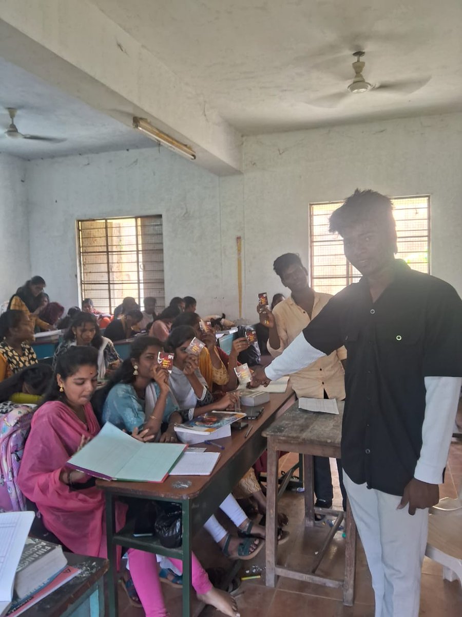 TamilnaduSfi's tweet image. மாவீரன் பகத்சிங் பிறந்த தினத்தை முன்னிட்டு செப் 22 அன்று தொடங்கிய உறுப்பினர் சேர்க்கை இயக்கம் *வட சென்னை மாவட்டத்தில் 4 கல்வி நிலையங்களில்* நடைப்பெற்றது.

*இந்திய மாணவர் சங்கம்*
*தமிழ்நாடு மாநில குழு*
*வடசென்னை*
#joinsfi #sfitn #studystruggle #banNep2020 #banNeet #banNta