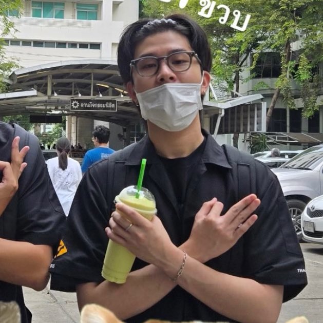 ชาติ ศาสนา น้องไทยใส่ช้อป😭😭😭😭