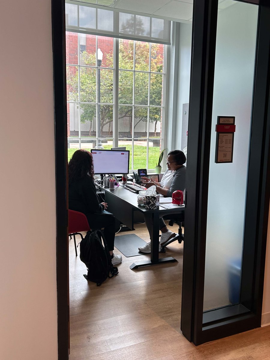 Fall is in the air… and so is academic advising season!  We caught some behind-the-scenes moments of our students meeting with their advisors🎓✨Don't wait! Schedule your advising appointment today!

#WKU #YouBelongAtGFCB #AcademicAdvising #homeinthechan