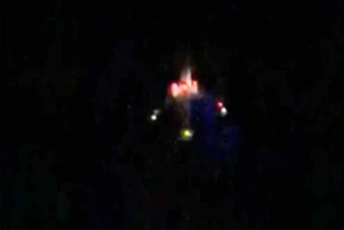 UAPWatchers's tweet photo. 🚨Does This Drone Look Familiar? Aalborg Denkmark, Sep 25, 2025
The video was recorded in Denmark, the still images are NJ Drones.
Do we all see whats going on here?
#ufotwitter #uapX #denmarkdrones #njdrones
Video Source:
https://t.co/bgSILGUcOS https://t.co/KmSoa6xOjK