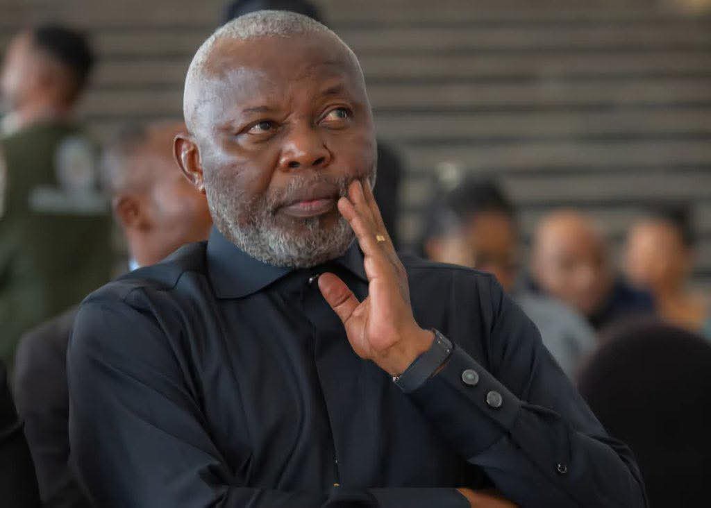 #RDC🇨🇩 VITAL #KAMERHE OU L'EXCEPTION DES NERFS SOLIDES...

📌3ème arrivé dans une compétition des poids lourds, face à un président à sa propre succession Joseph Kabila avec tous les moyens de l'État, et le plus grand leader de l'opposition Étienne Tshisekedi respecté à travers