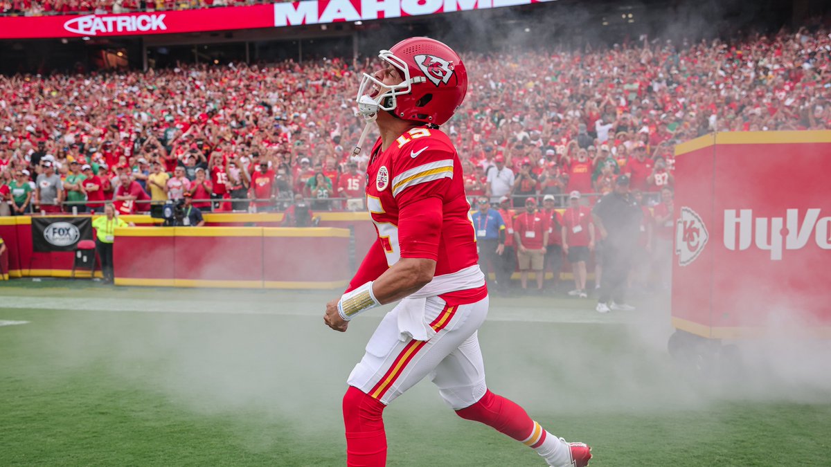 Chiefs's tweet photo. See ya Sunday ⏰ https://t.co/xk9ObD44iC