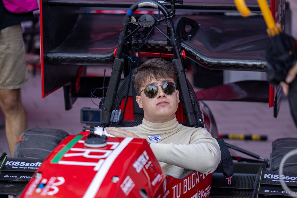 Adrenaline, crowd, and engine roar – this weekend at the Red Bull Showrun, our car also had its moment to shine!
Special thanks to <a href="/redbull/">Red Bull</a> !