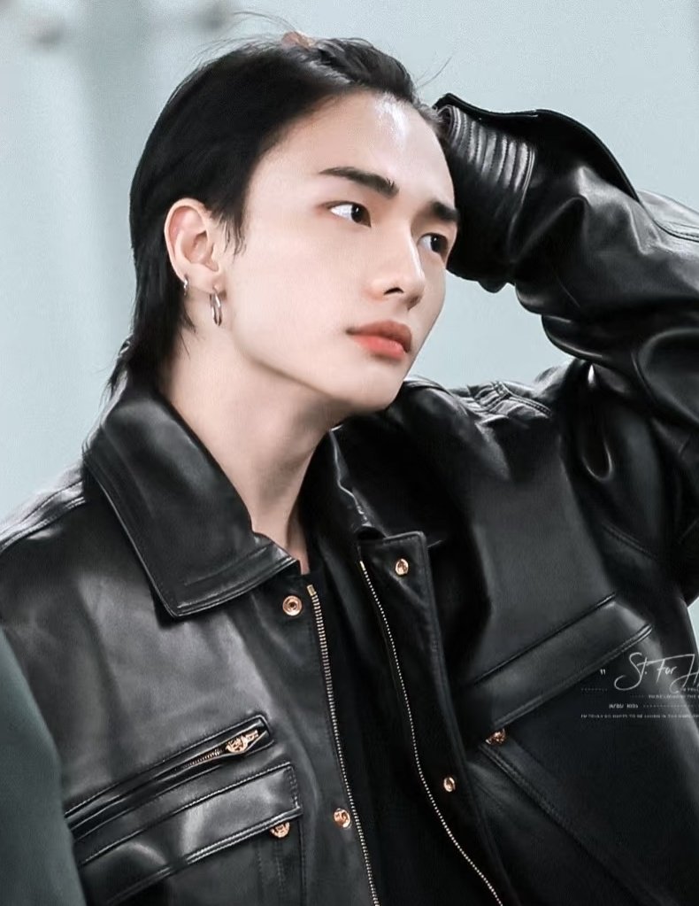 hyunjin pics tweet media