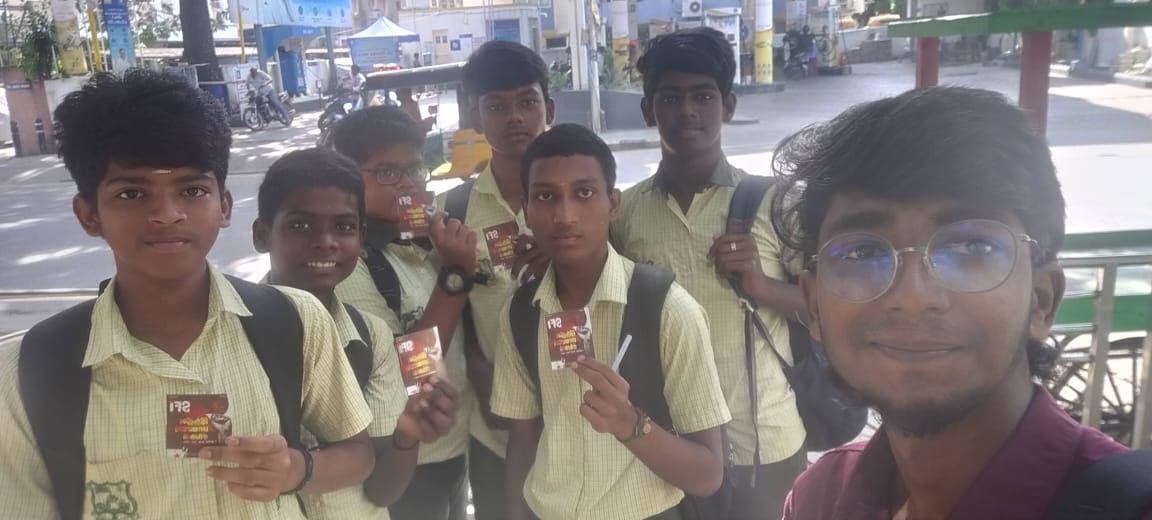 TamilnaduSfi's tweet image. மாவீரன் பகத்சிங் பிறந்த தினத்தை முன்னிட்டு செப் 22 அன்று தொடங்கிய உறுப்பினர் சேர்க்கை இயக்கம் மத்திய சென்னை மாவட்டத்தில் 17 கல்வி நிலையங்களில் நடைப்பெற்றது.

இந்திய மாணவர் சங்கம்
தமிழ்நாடு மாநில குழு
மத்திய சென்னை
#joinsfi #sfitn #studystruggle #banNep2020 #banNeet #banNta