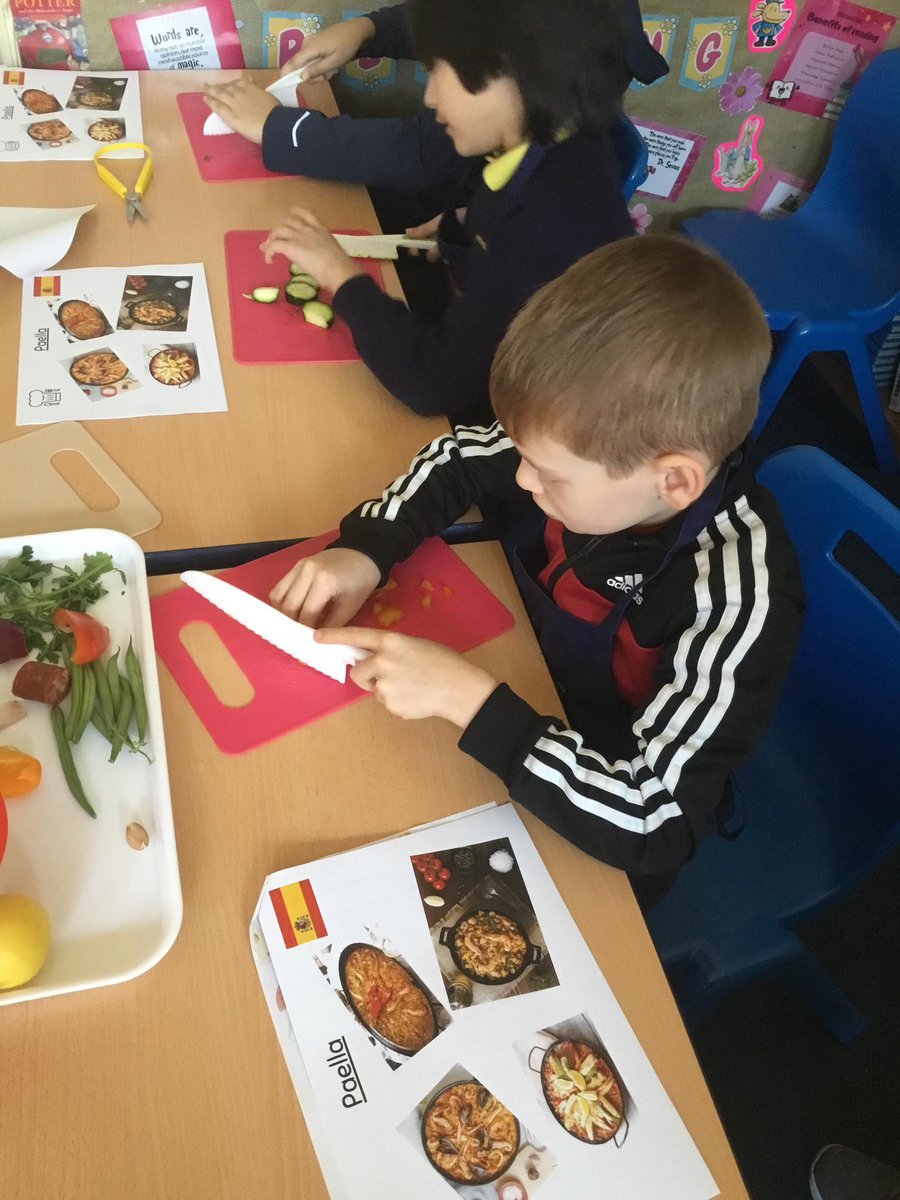 <a href="/AppleOfMyEye319/">Apple Of My Eye</a> celebrating Spanish day by making paella 🇪🇸 <a href="/PinehurstP/">Pinehurst Primary</a>