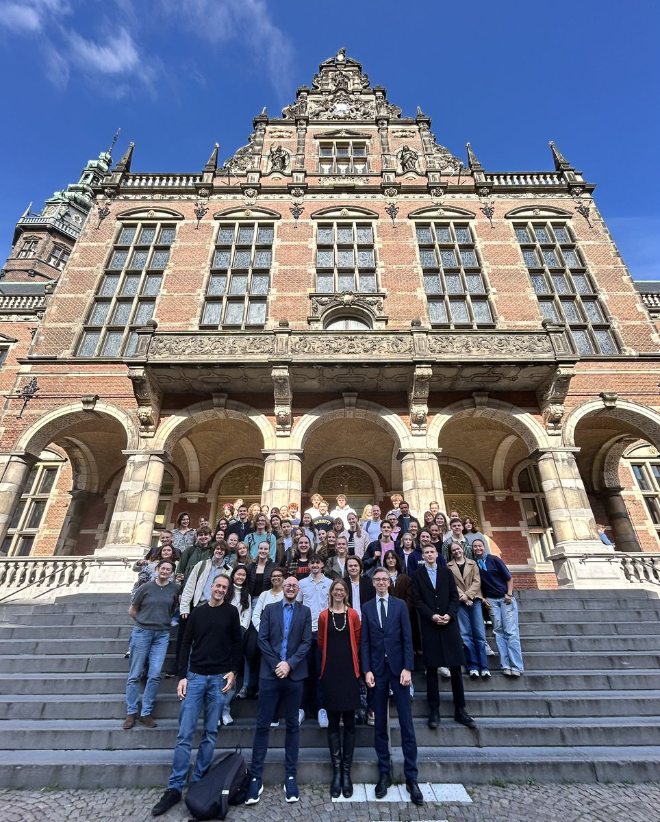 On #EuropeanDayofLanguages, DHOM Grass and the ZWITSERNet team celebrated the richness of linguistic and cultural #diversity in🇨🇭🇳🇱🇪🇺by answering questions of the students of <a href="/univgroningen/">University of Groningen</a>. Danka vielmol, grazie mille, grazia fitg en dankje wel. #Groningen we’ll be back👌