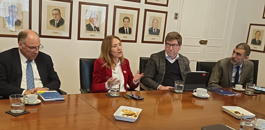 Algunas imágenes del módulo 5 Chile–Bolivia: Relaciones económicas y comerciales en el centro del diálogo binacional 🇨🇱🇧🇴Con <a href="/susanajimenezs/">Susana Jiménez Schuster</a>, <a href="/JoseMOrmachea/">José M. Ormachea 🇧🇴</a>, Ana María Solares, <a href="/carlos_zannier/">Carlos Zannier C.</a> y Alberto Salas, <a href="/fjlopezd/">Francisco Lopez D.</a>

#ChileBolivia #IntegraciónBinacional #DiálogoRegional